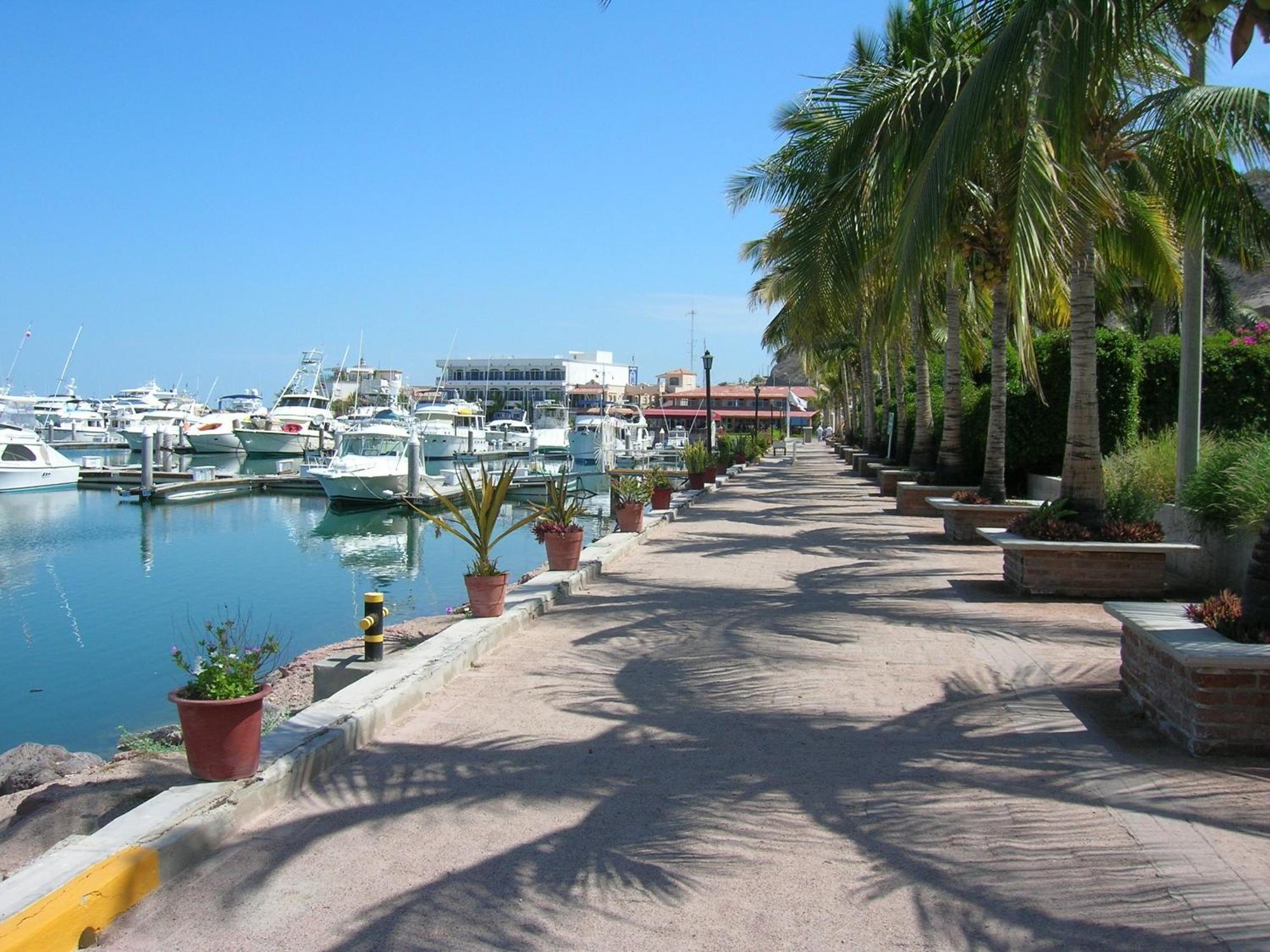 The Westmarine Waterfront Hotel La Paz Bagian luar foto